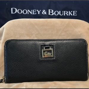 Dooney & Bourke Dillen Zip Around Wallet